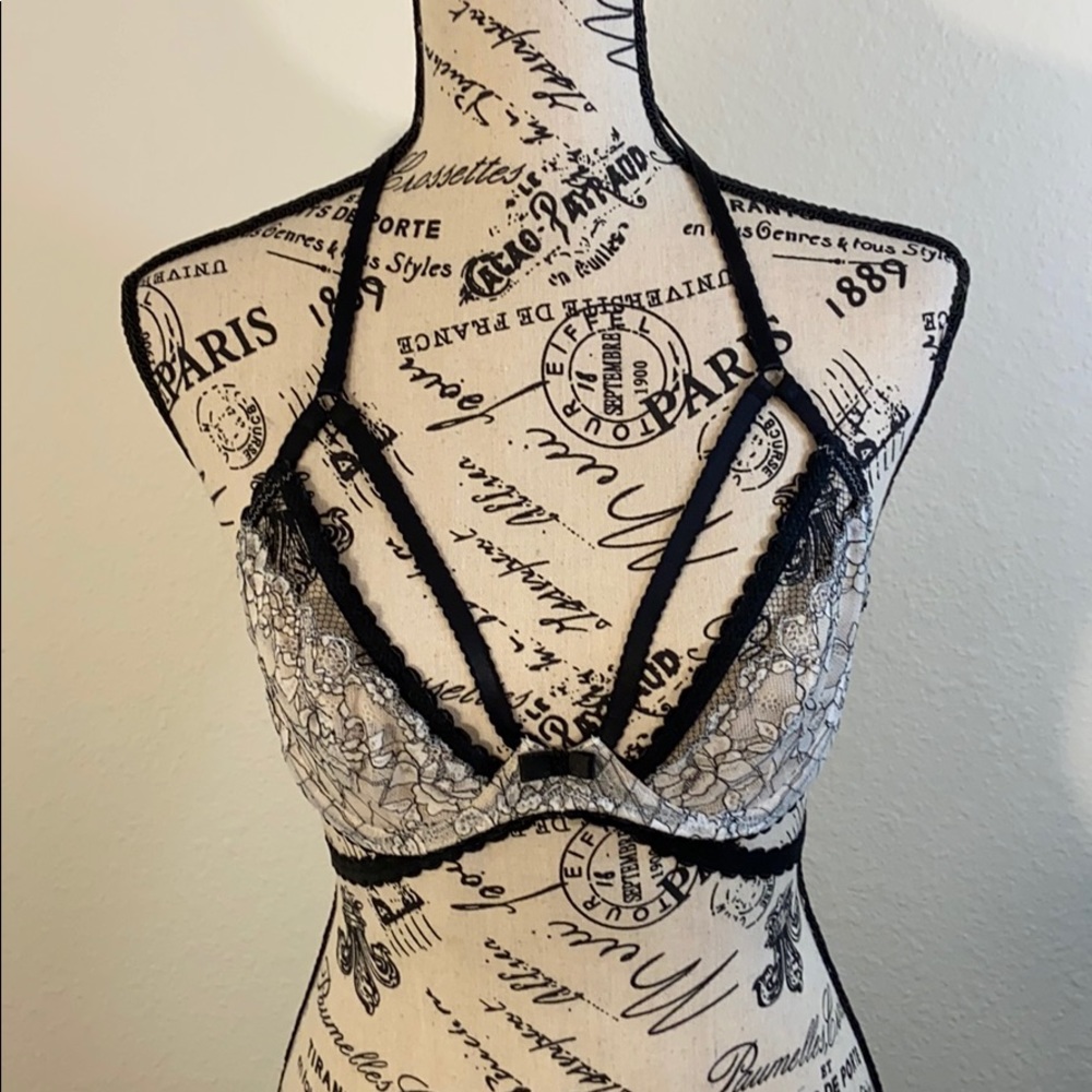 NWT Victoria’s Secret Unlined Lace Bra